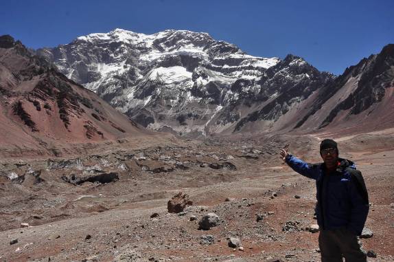 Finalmente, ainda antes de chegarmos à Plaza Francia, o Aconcágua aparece com todo o seu esplendor! (Parque Provincial Aconcágua, região de Mendoza, no oeste da Argentina)